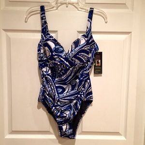 EUC slimming one piece swimsuit. Pics are from original seller.